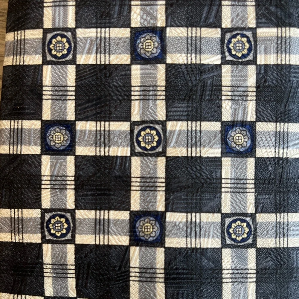 Claiborne Men’s Neck Tie Navy Blue Plaid Geometric Abstract Silk Workwear Dressy